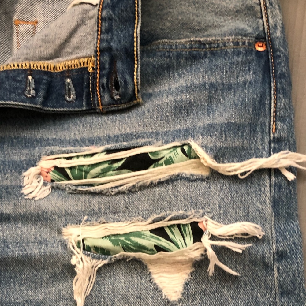 501 Levis Strauss & Co button fly Blue Denim floral print distressed jeans